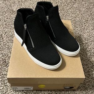 Steve Madden size 6 1/2 color black NEW